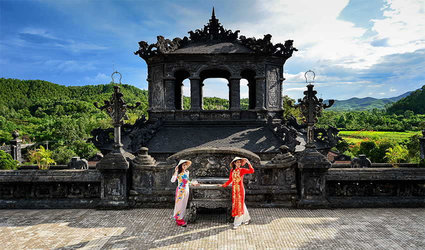 khai-dinh-tomb