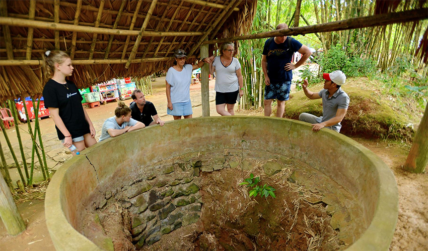 vinh-moc-tunnels-hue-dmz-group-tour