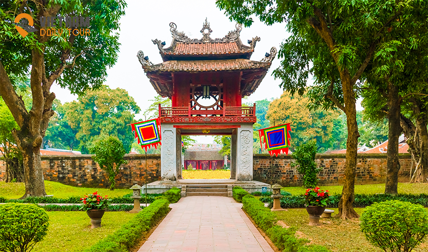 Temple-of-Literature-hanoi-city-group-tour